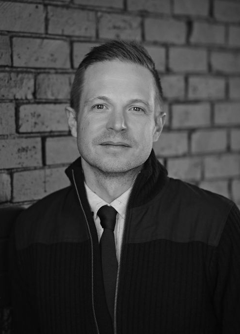 Karl Oczkowski is the founder and principal of KJ FOSTER, a communications and public relations agency located in Ottawa.